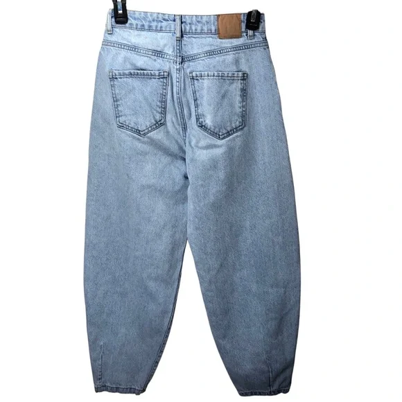 Zara Pleated Slouchy Barrel Leg Jeans Sz 0 Light Wash High Rise 100% Cotton - Picture 2 of 8